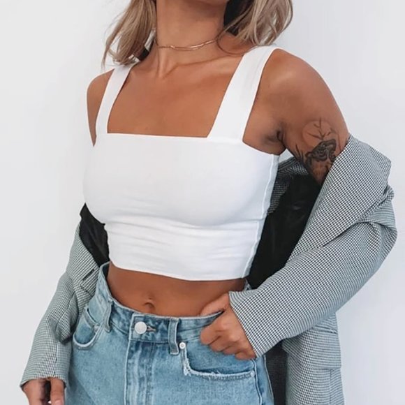 Women White Top Hot - Picture 3 of 12